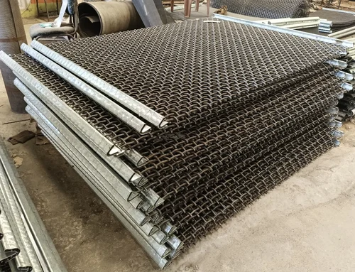 VIBRATING SCREEN WITH CLAMP